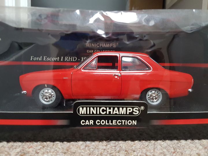 minichamps escort 2.jpg‎