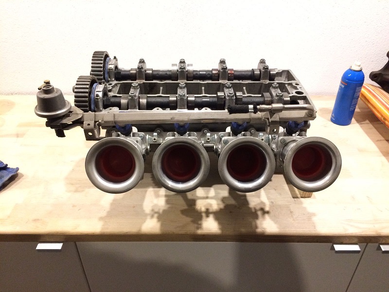 Cosworth Kopf 2.jpg‎